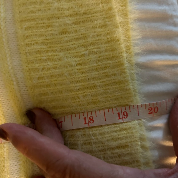 Pink Lily Women’s Cropped Yellow Sweater Size XL - Picture 6 of 7
